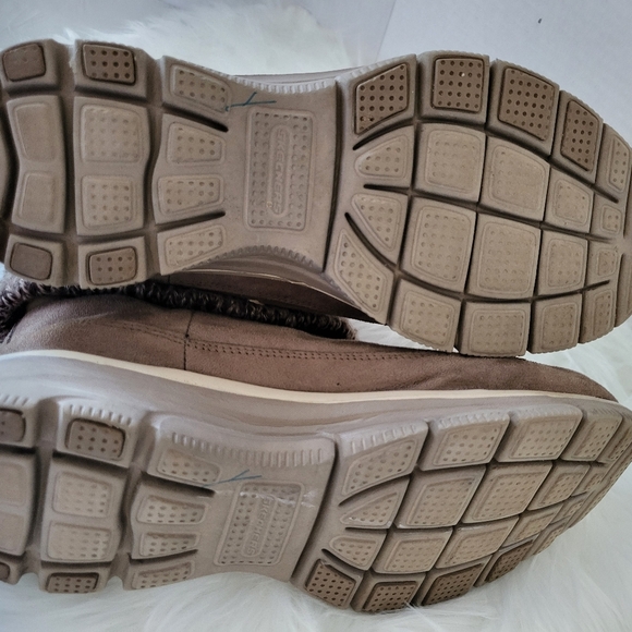 Women Skechers winter boots Size 10 - Picture 4 of 6